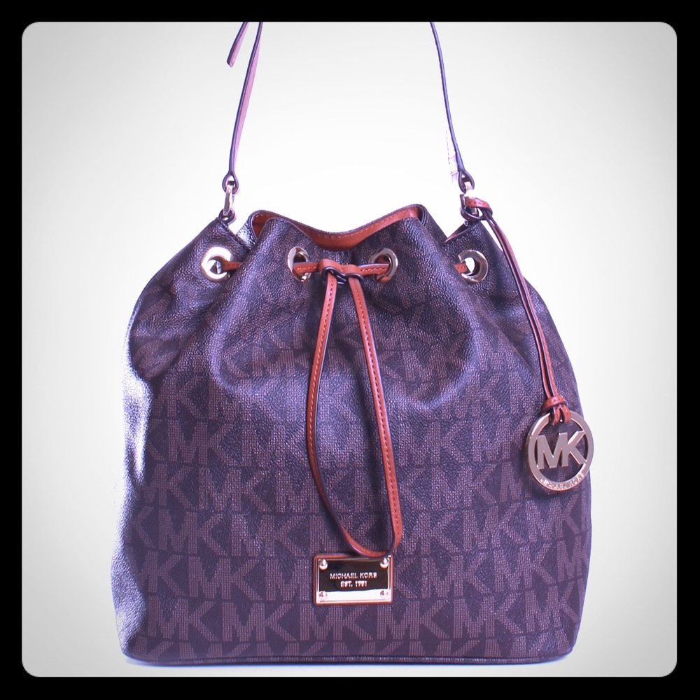 ❄️TODAY ONLY SALE❄️ MK mini bucket bag